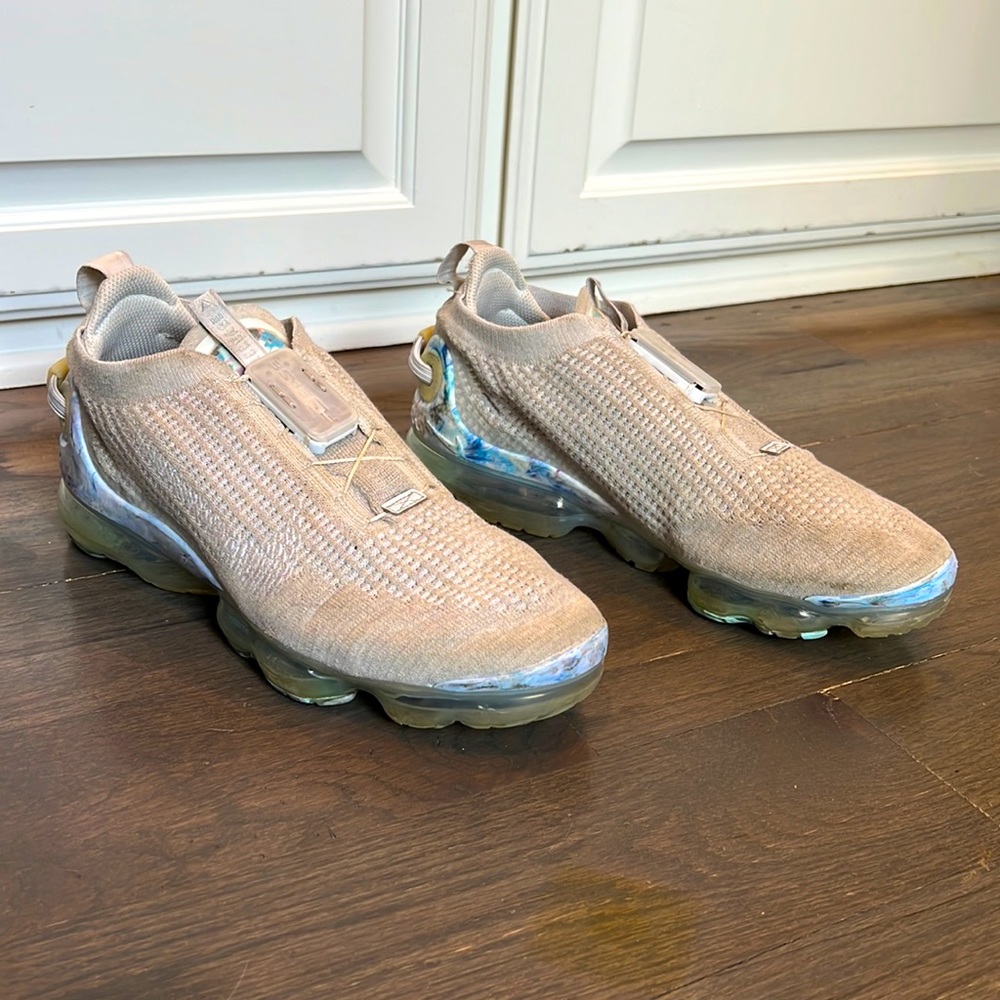 NIKE AIR VAPORMAX Flyknit Men Size 9 Good used condition. Summit White (Grey)